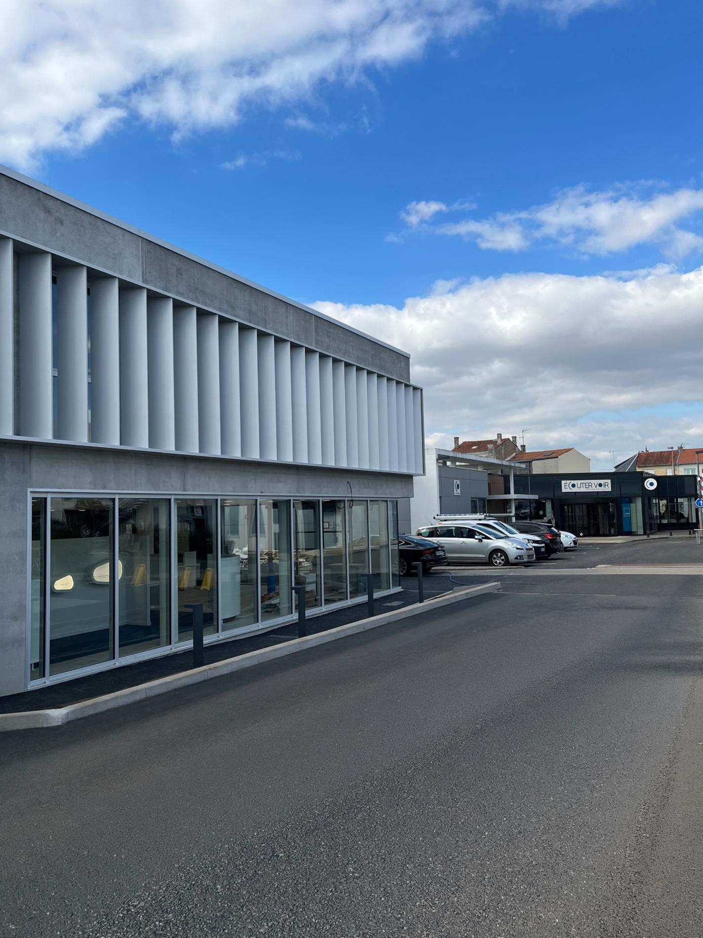 Construction d’un centre audio et de bureaux